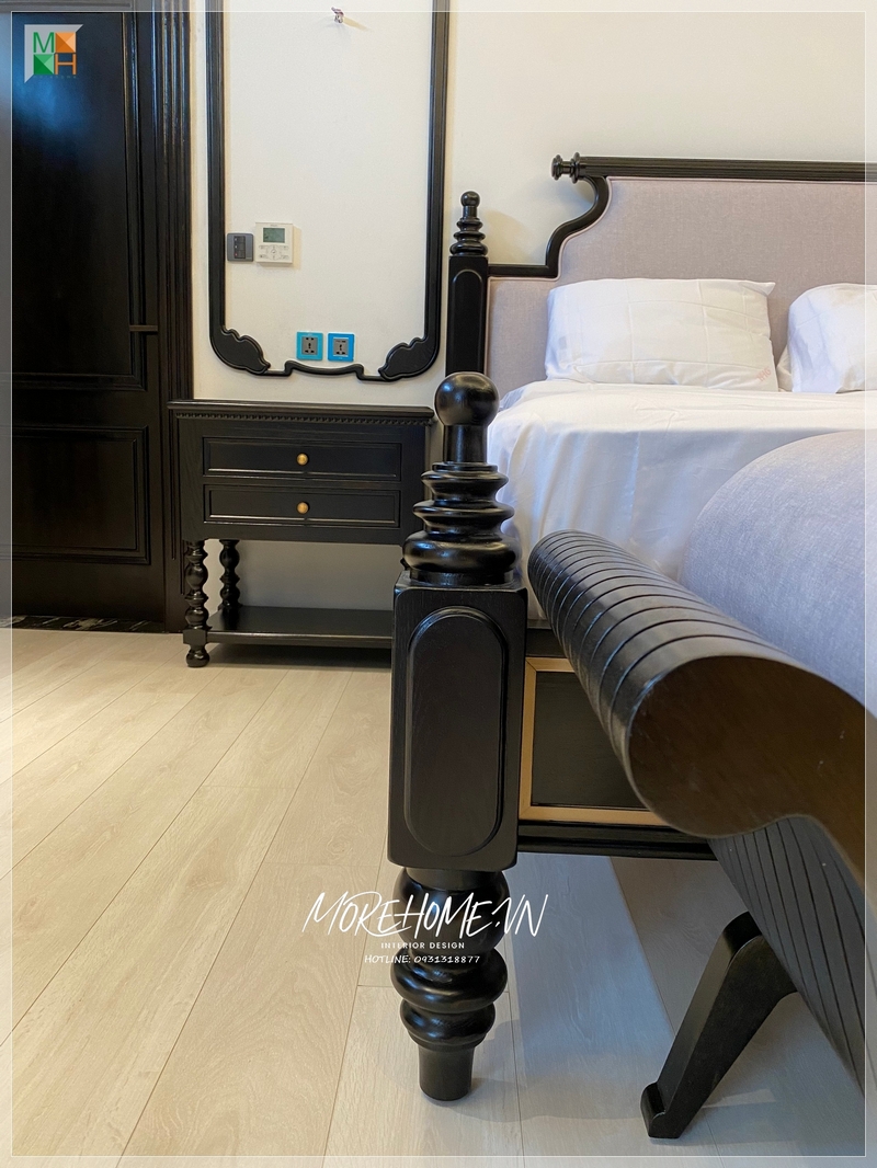 .
Morehome thi công nội thất phòng ngủ theo phong cách Indochine, tạo ra một không gian sống tiện nghi, thẩm mỹ và sang trọng với vẻ đẹp hiện đại và cổ xưa hòa quyện.